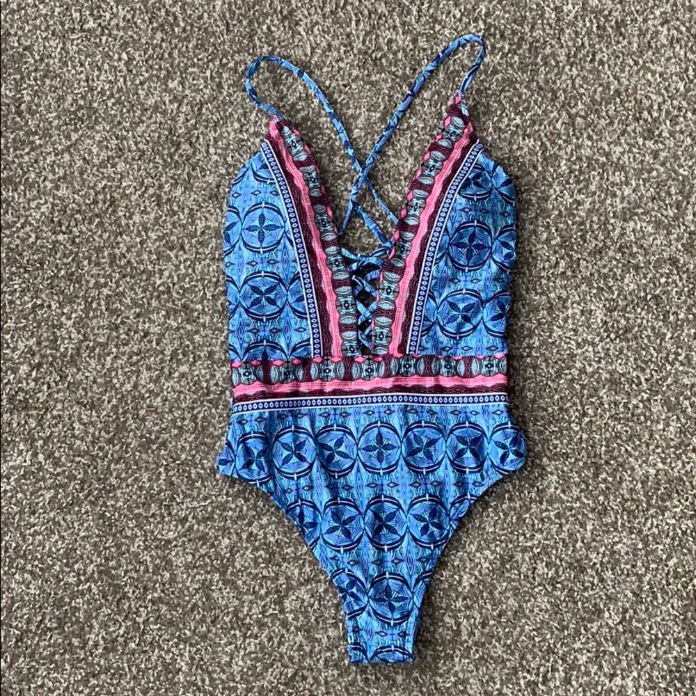 New w/o tag. One piece bathing swim suit.